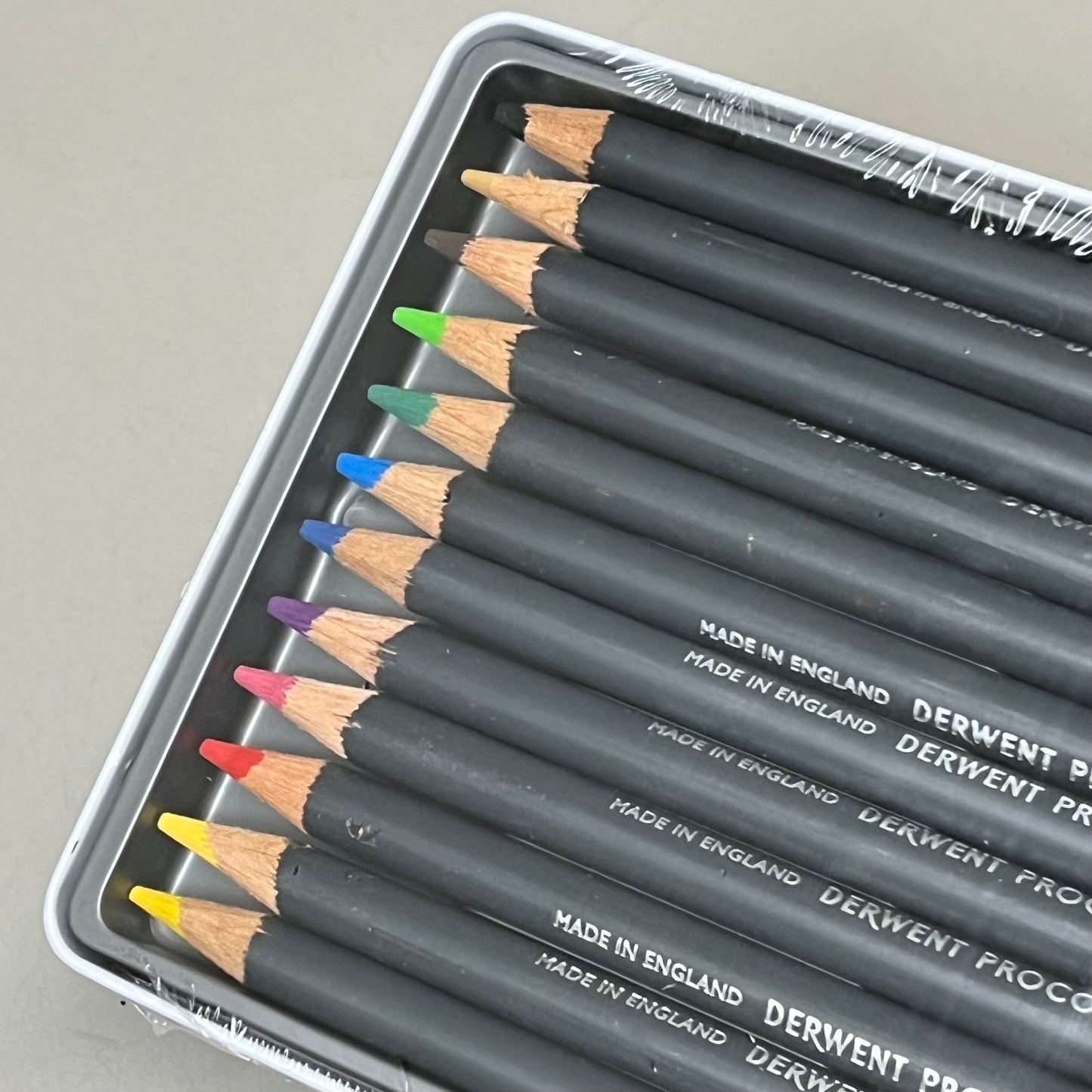 DERWENT (12 COUNT) Procolour Pencils Water Soluble in Metal Tin Case 2302505