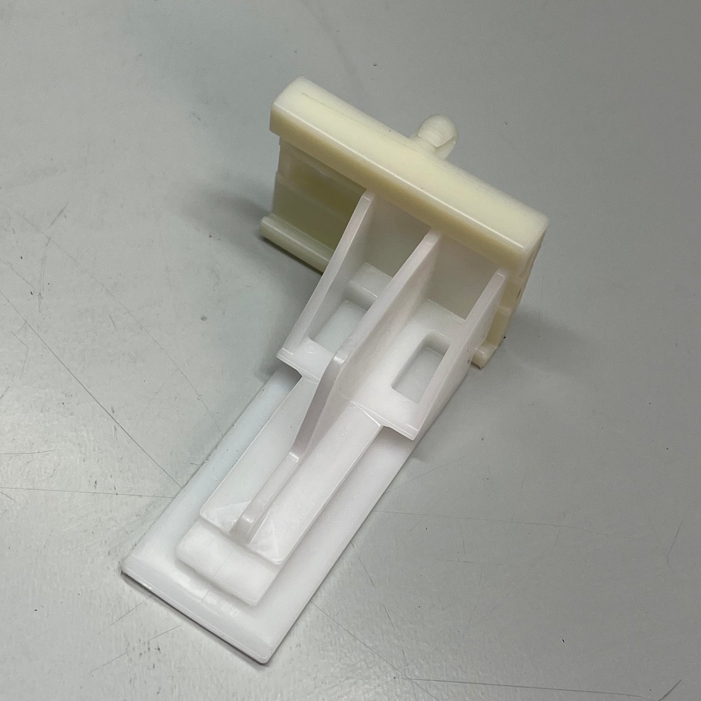 TENN-TEX PLASTICS  (400 CASE) Undermount Dowelled Brackets 47mm-51mm White C-316