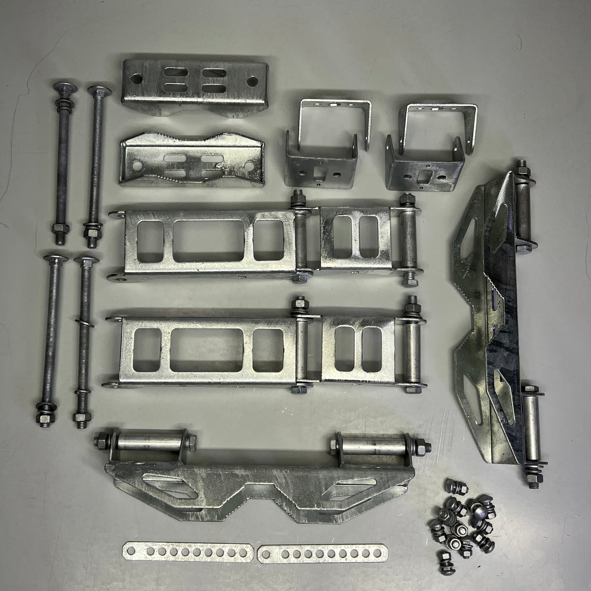 AMPHENOL ANTENNA SOLUTIONS Mounting Kit For Base Station Antennas Silver APM40-5E
