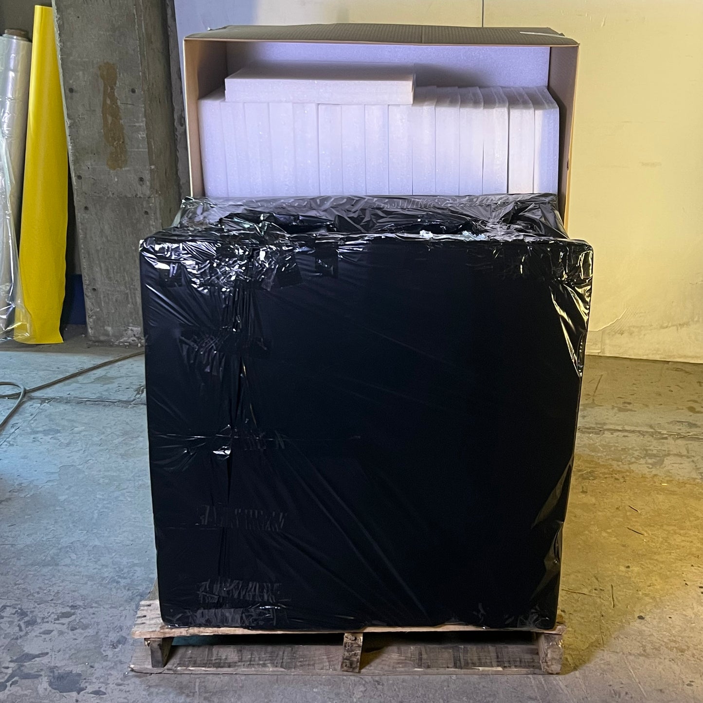 ZA@ Pallet of CLARK Foam Sz 18"L x 18"W x 2"H