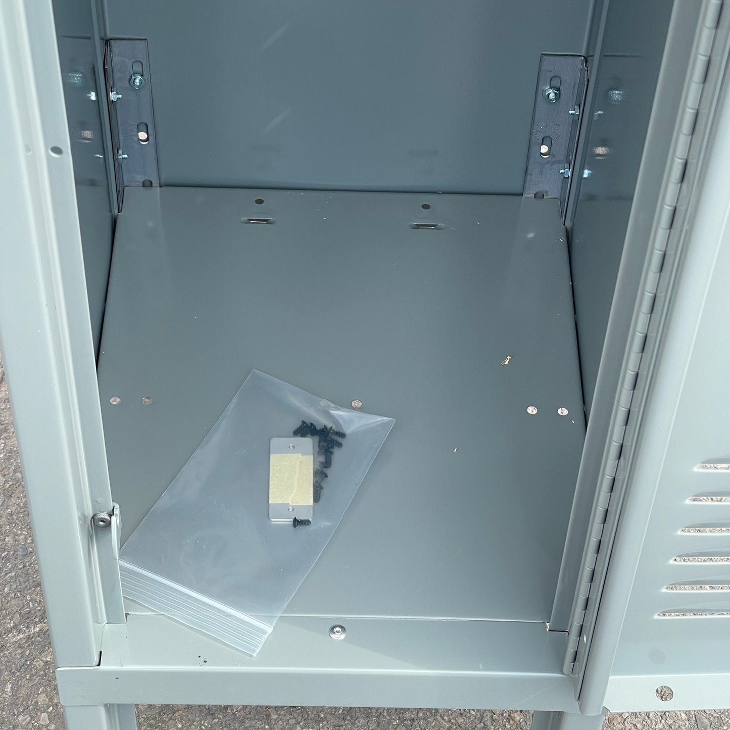 ZA@ HALLOWELL One Wide, Single Tier Locker Grey (AS-IS)(B)