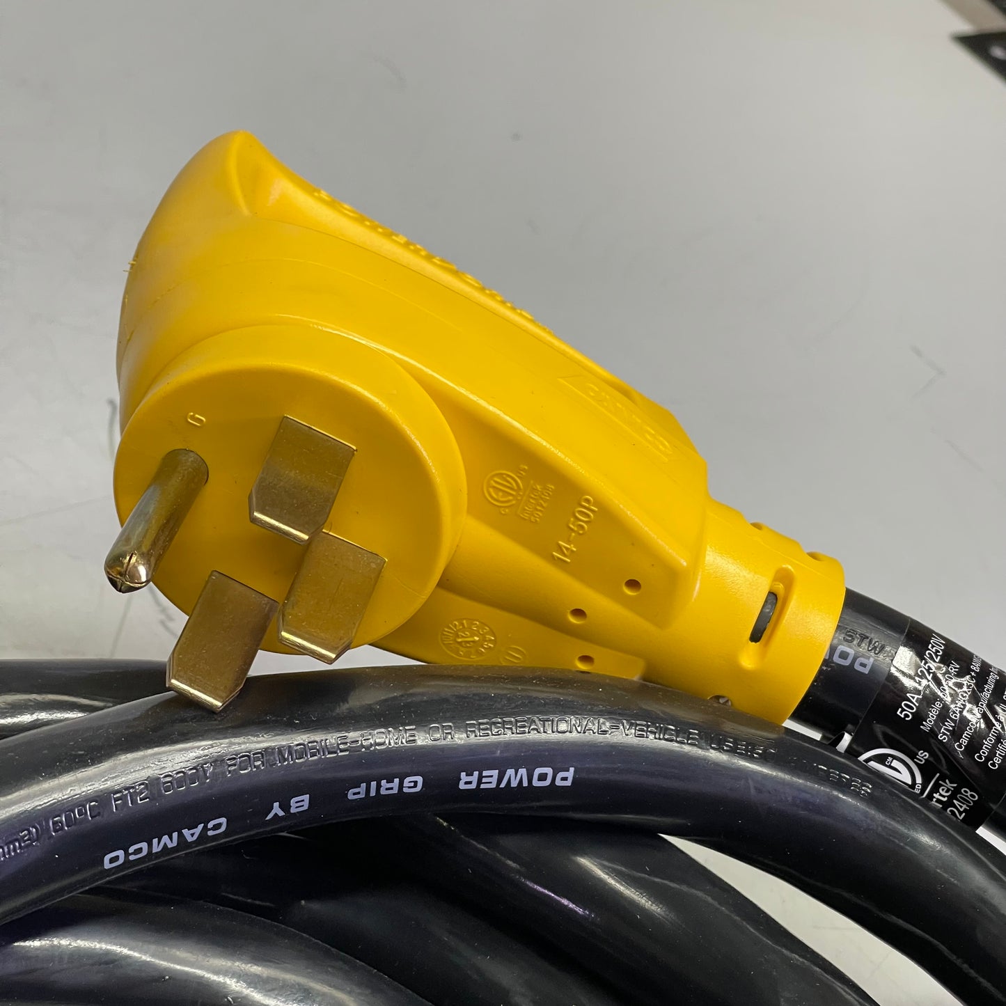 CAMCO RV Power Grip Extension Cord 30’ Black w/ Yellow 55195