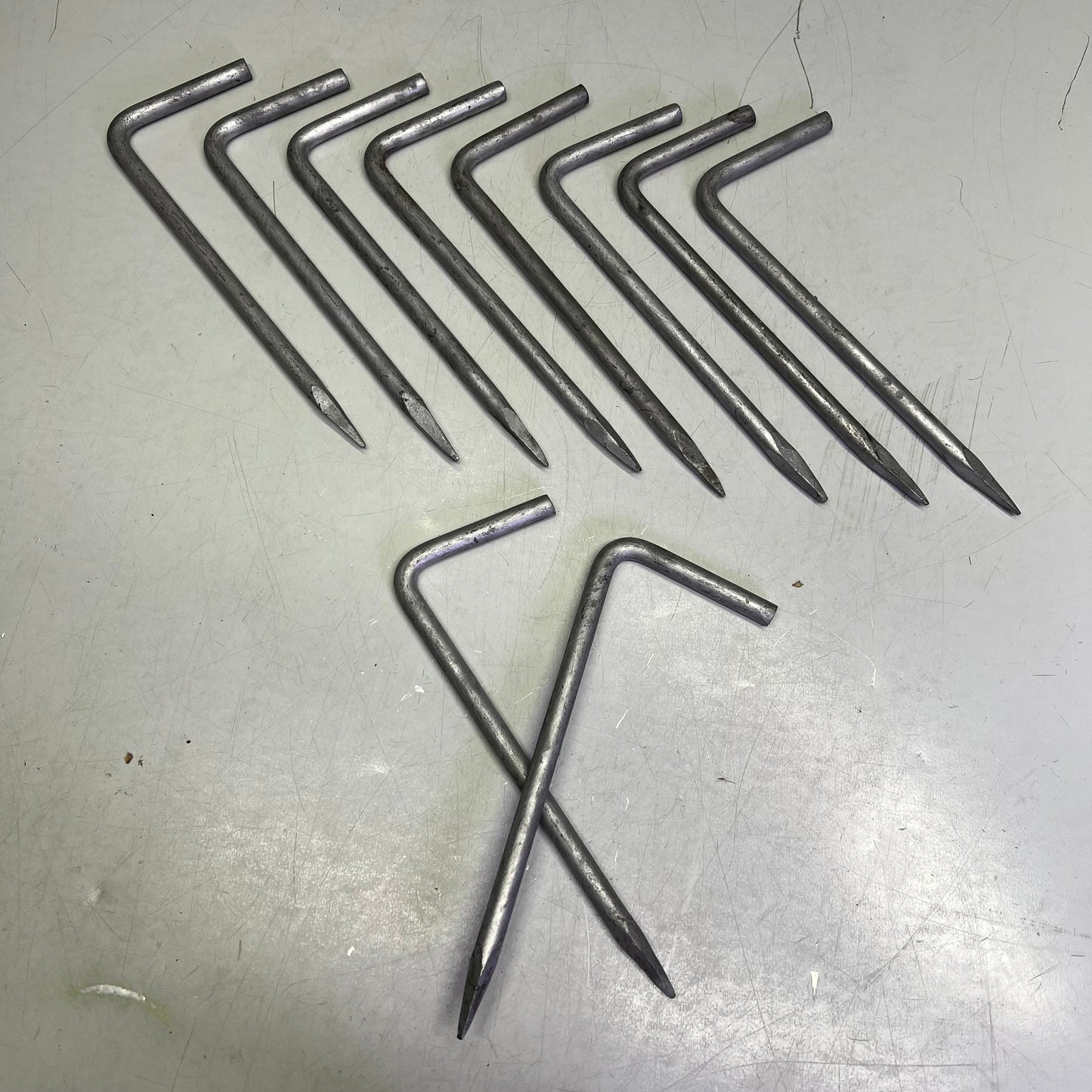 ZA@ (10 PACK) Galvanized Steel L Stakes 9.5" Long Silver