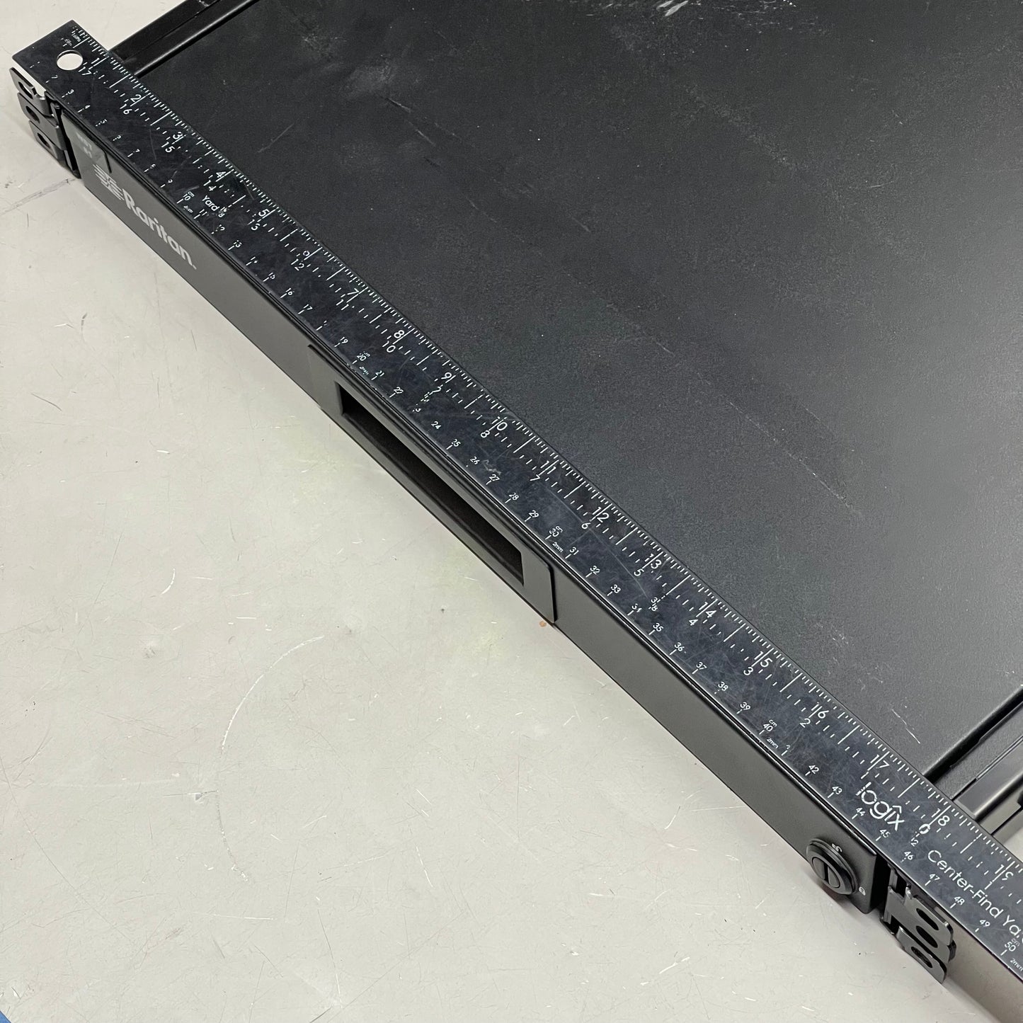 RARITAN Rackmount LCD KVM Console T1700-LED (Used)