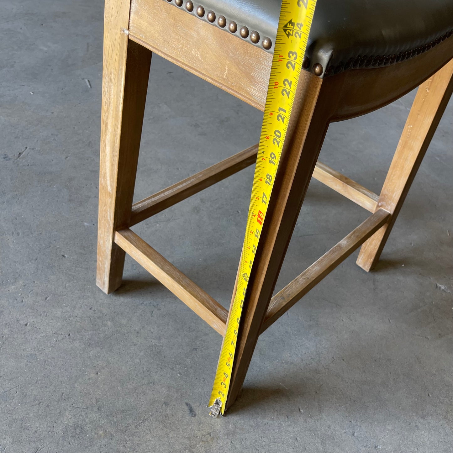 NEW PACIFIC Elmo Bonded Leather Counter Stool 25"x19.5"x13.5" Vintage Gray & Weathered Smoke 358625B-V04-WS