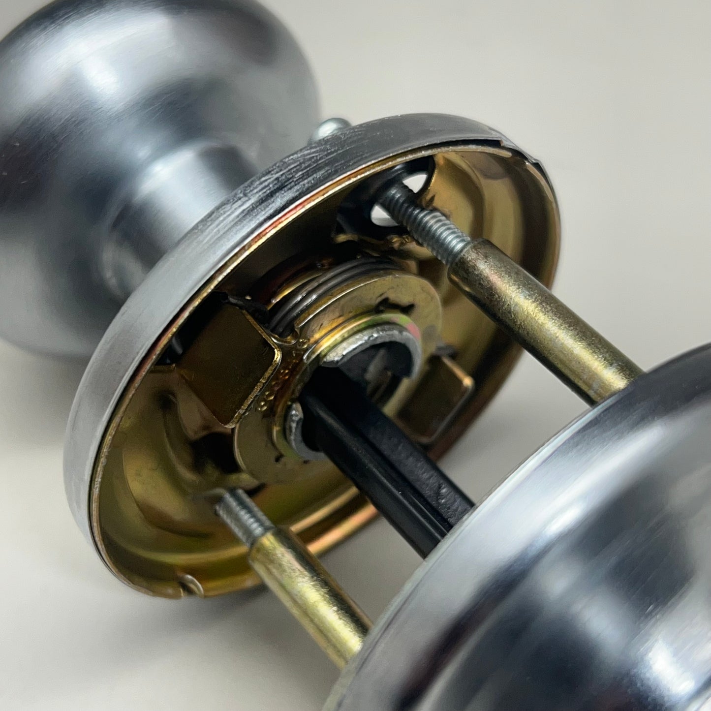 KWIKSET Passage Hancock Door Lock Knob 720H 26D Satin Chrome 97200956