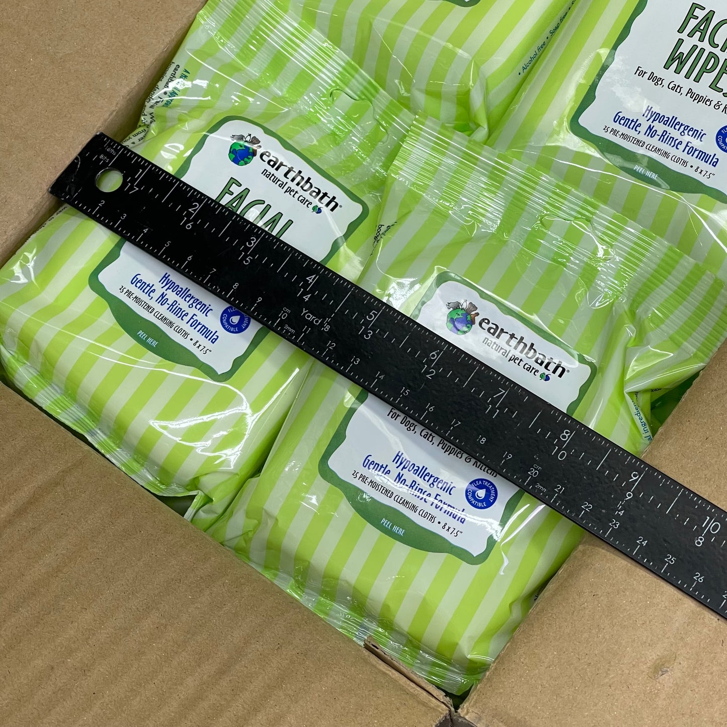 EARTHBATH (12 PACK) Natural Pet Care Facial Wipes 25 per package White