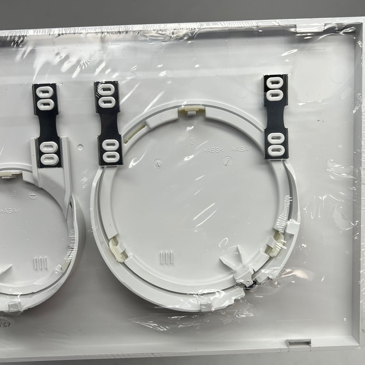GERBERIT Sigma 20 Round Flush Plate  Gloss White W/ Matte White 115.882.11.1