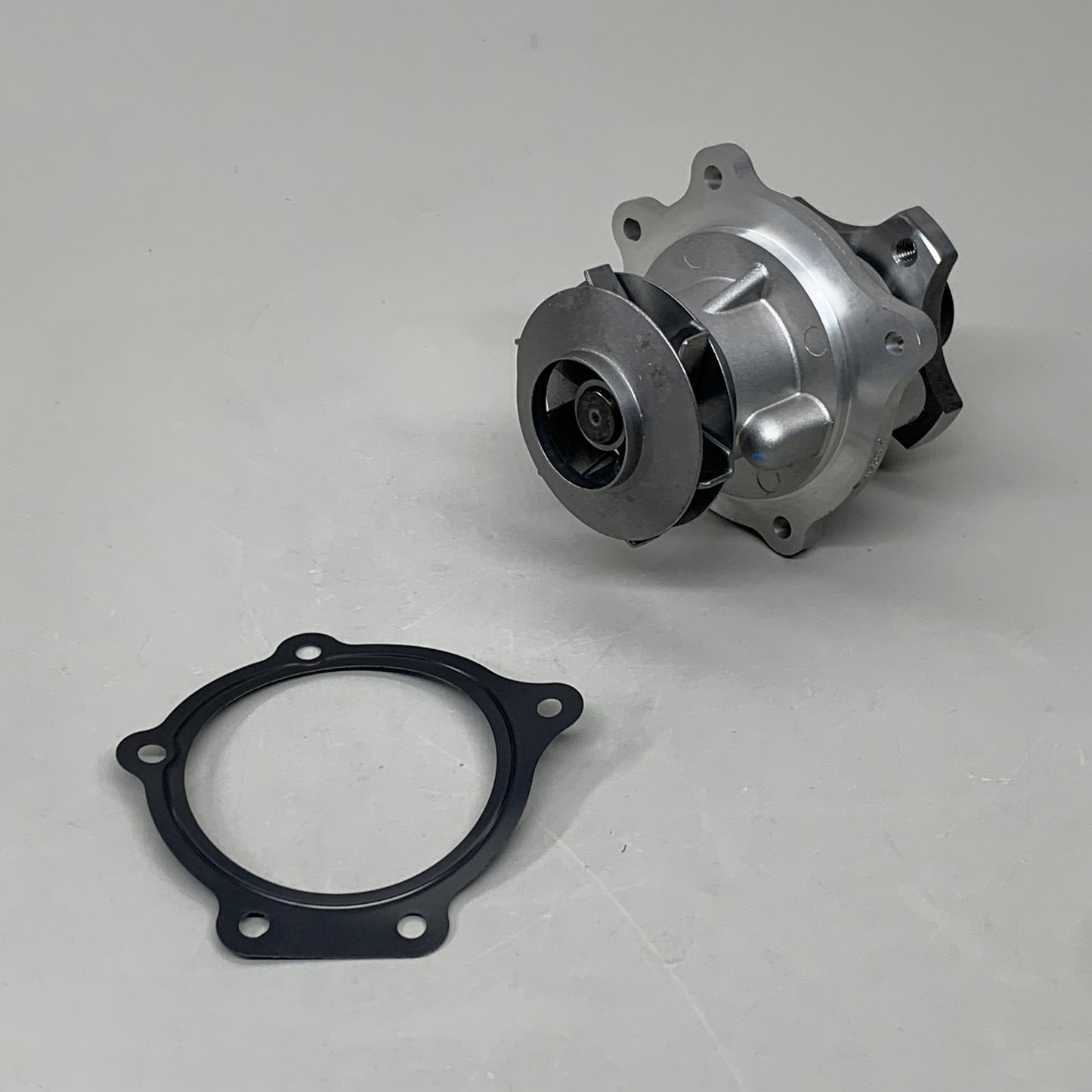 GMB Engine Water Pump for Hummer/Isuzu/Saab/Buick/GMC/Chevrolet 194197 130-7700