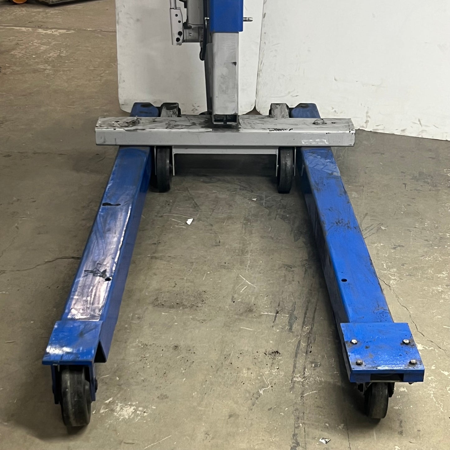 OTC Deluxe Floor Crane 1820 Capacity: 4,400 LBS Blue/Grey (AS-IS, Dirty)