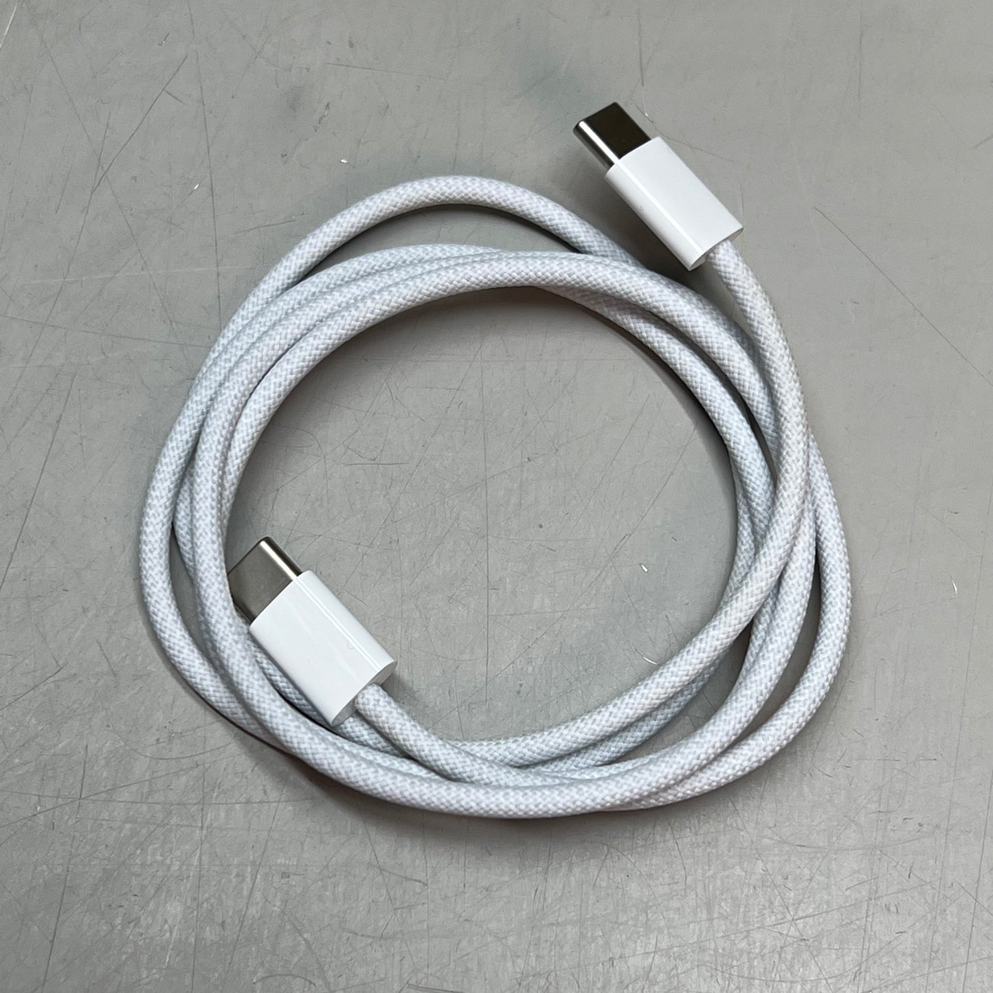 APPLE USB-C Woven Charging Cable 60 Watts (1M) White MQKJ3AM/A (Return)