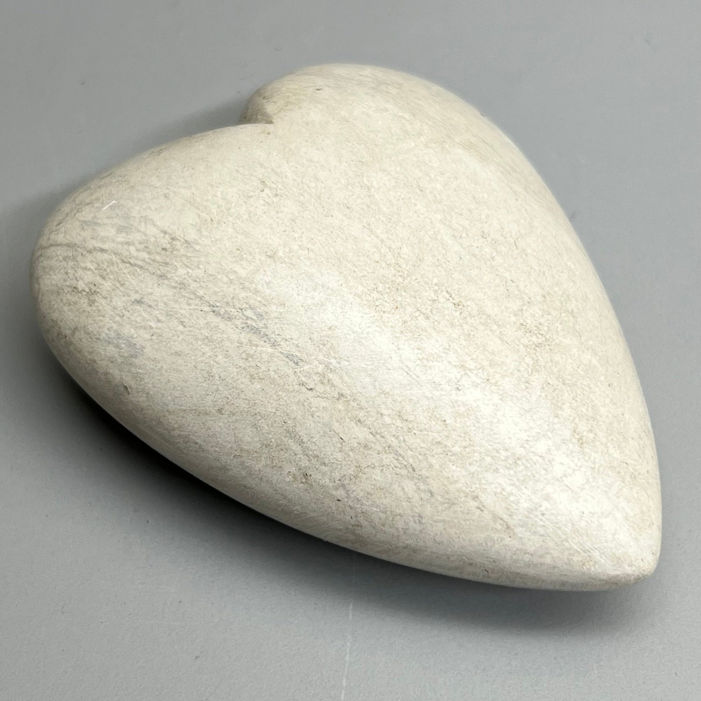 KALALOU SET OF 6 HAND CARVED STONE HEART IN WHITE A5742