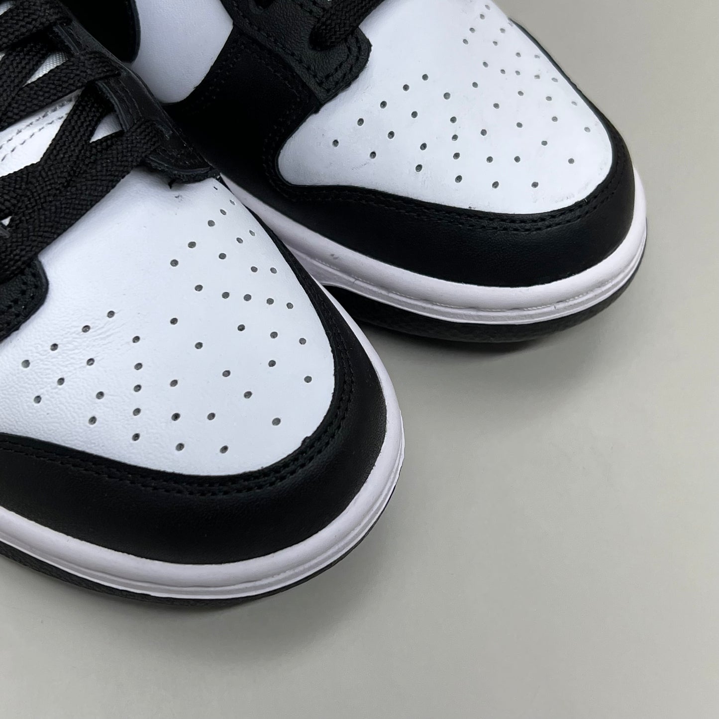 NIKE Dunk Low Classic Low Cut Foam Insole Sz Women's 8.5 White/Black DD1503 101