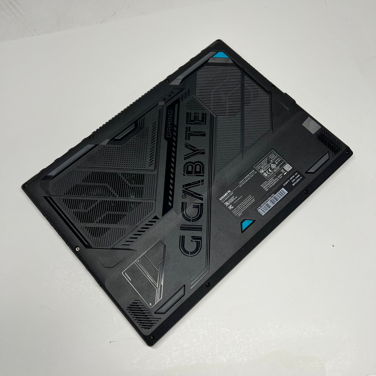 GIGABYTE Gaming A16 2gb Ddr5 Ram 1920x1200 (wuxga) 16" 1TB SSD 165Hz BLK Steel