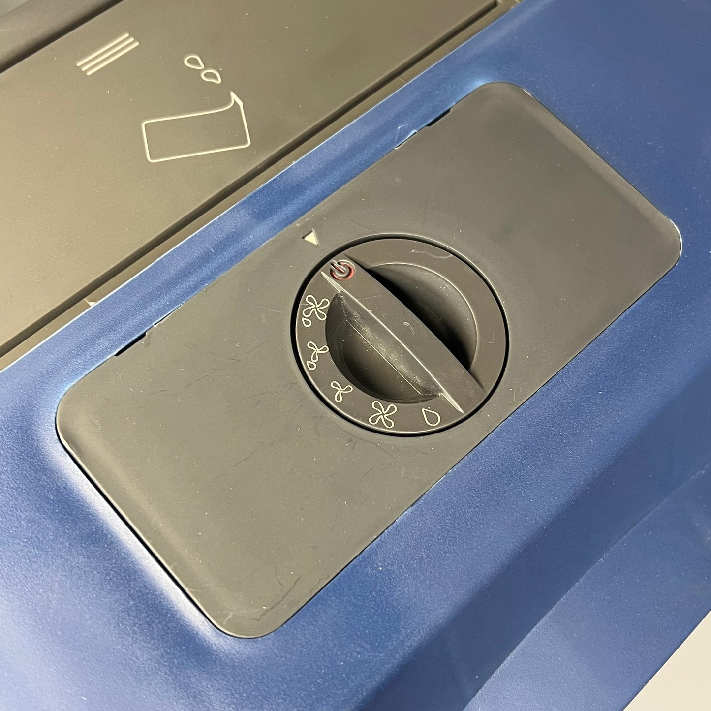 HESSAIRE Portable Evaporative Cooler 1,300 CFM Airflow 500 sq ft Cooling M100-B