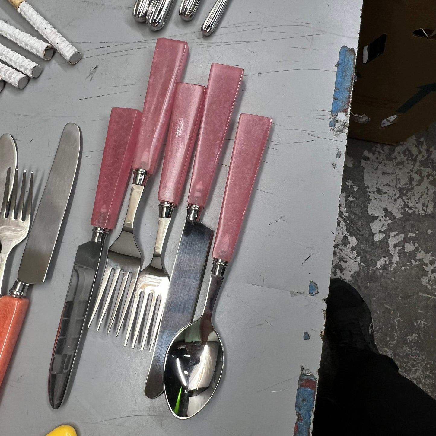 ZA@ PAYWUT Assorted Cutlery, Wine Glasses, and Commercial Dishwasher Rack