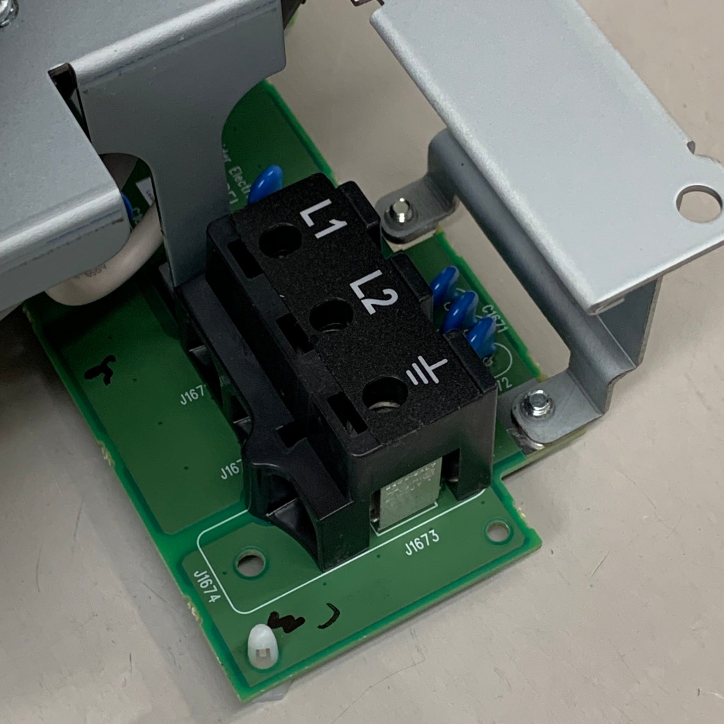 APC Smart-UPS SRT Power Distribution Unit 5.31"x11.73"x3.70" SRT008