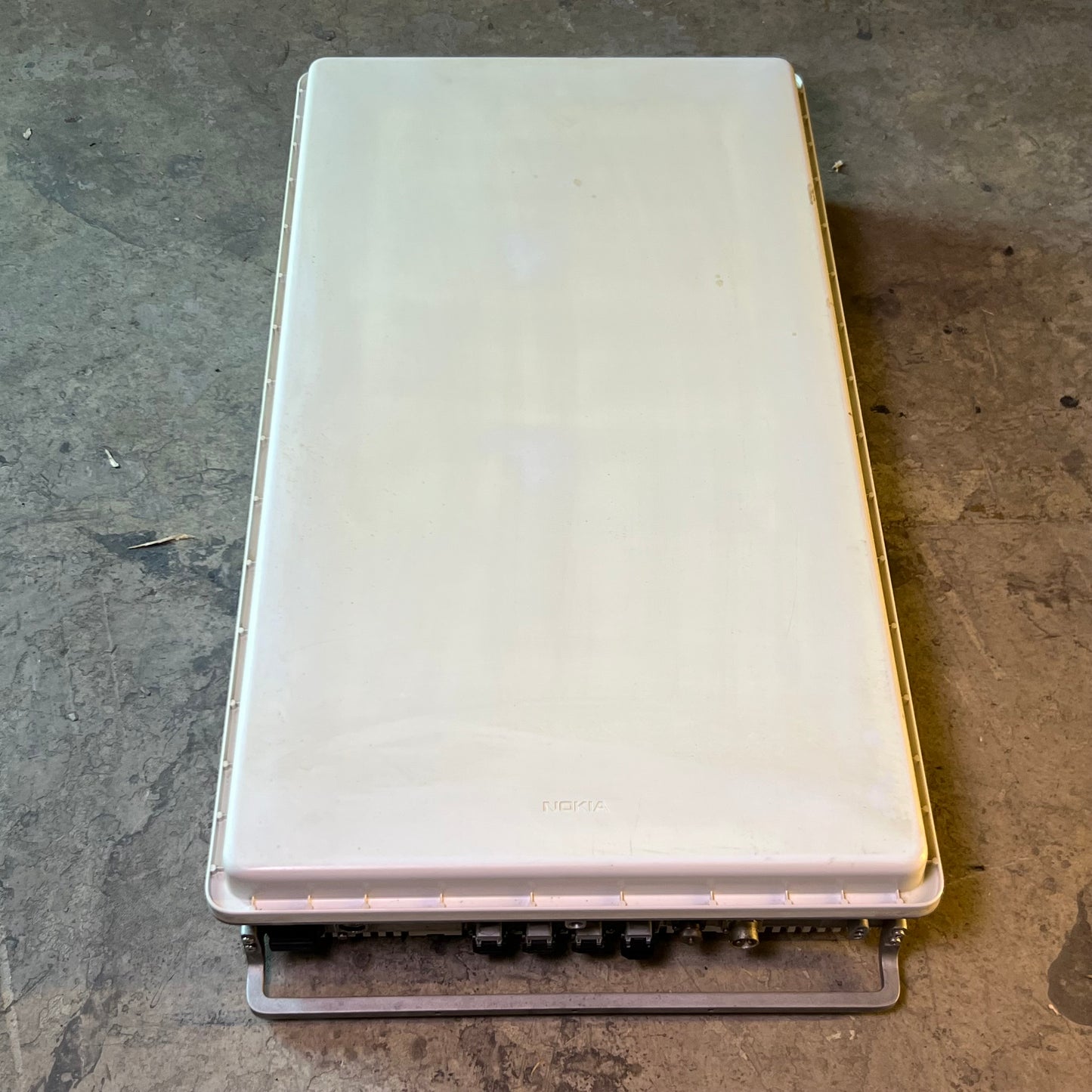 NOKIA AirScale Massive MIMO Radio Unit 475124A.101-48V DC AEHC (Pre-owned - Slightly faded and scuffed)