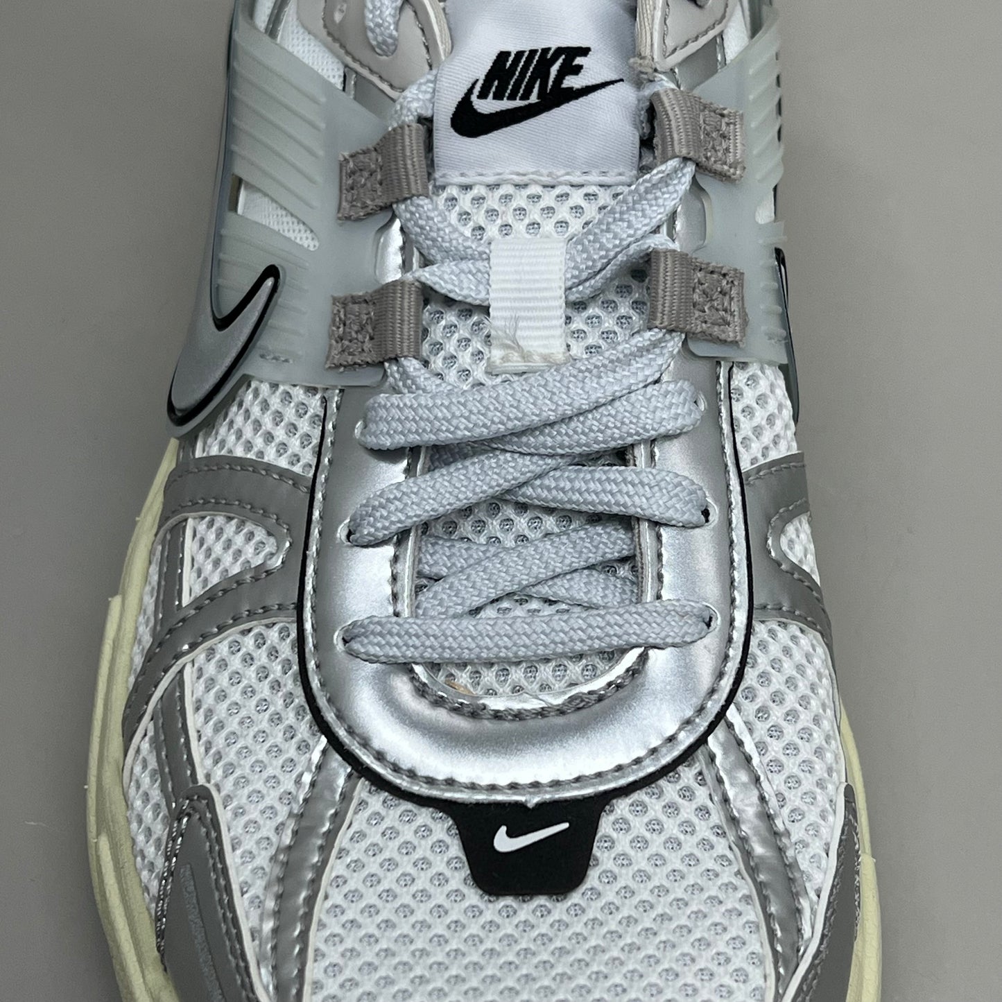 NIKE V2K RUN Sneaker Women's 9.5 Men's 8 Submit White Metallic Silver FD0736-100