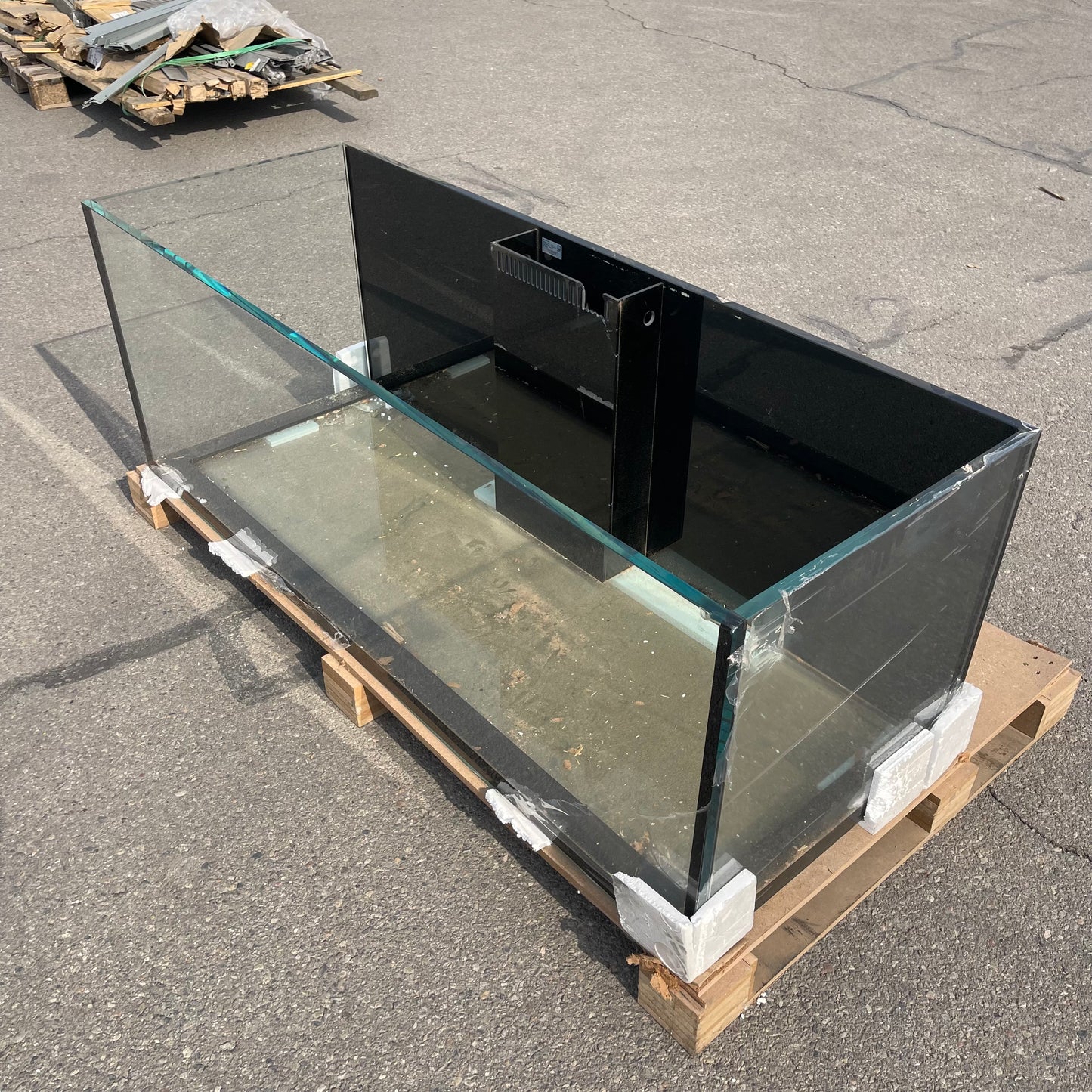 ZA@ Pallet of MARINER Aquarium M130 Water Tank 60"x22"x22" (AS-IS)