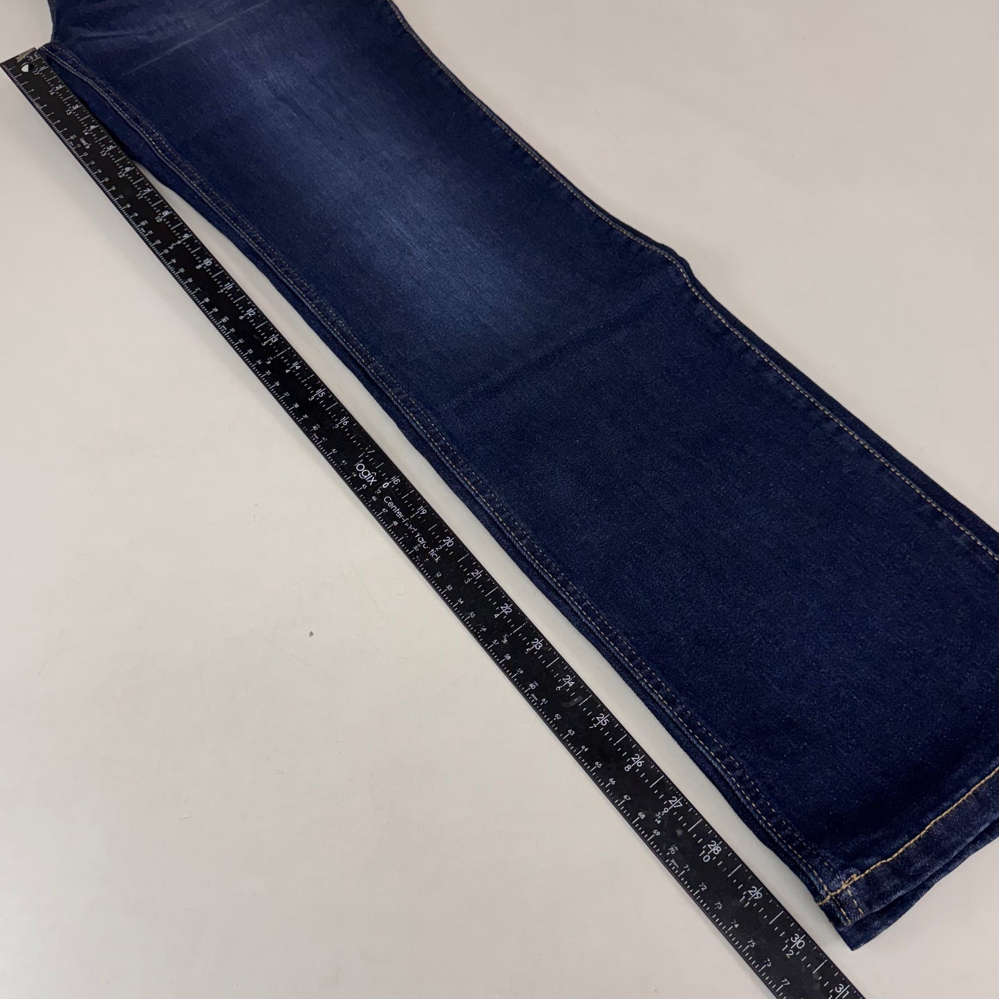 WRANGLER The Ultimate Riding Jean Q-Baby Mid-Rise 26/1 x 32 Avery 10WRQ20VA