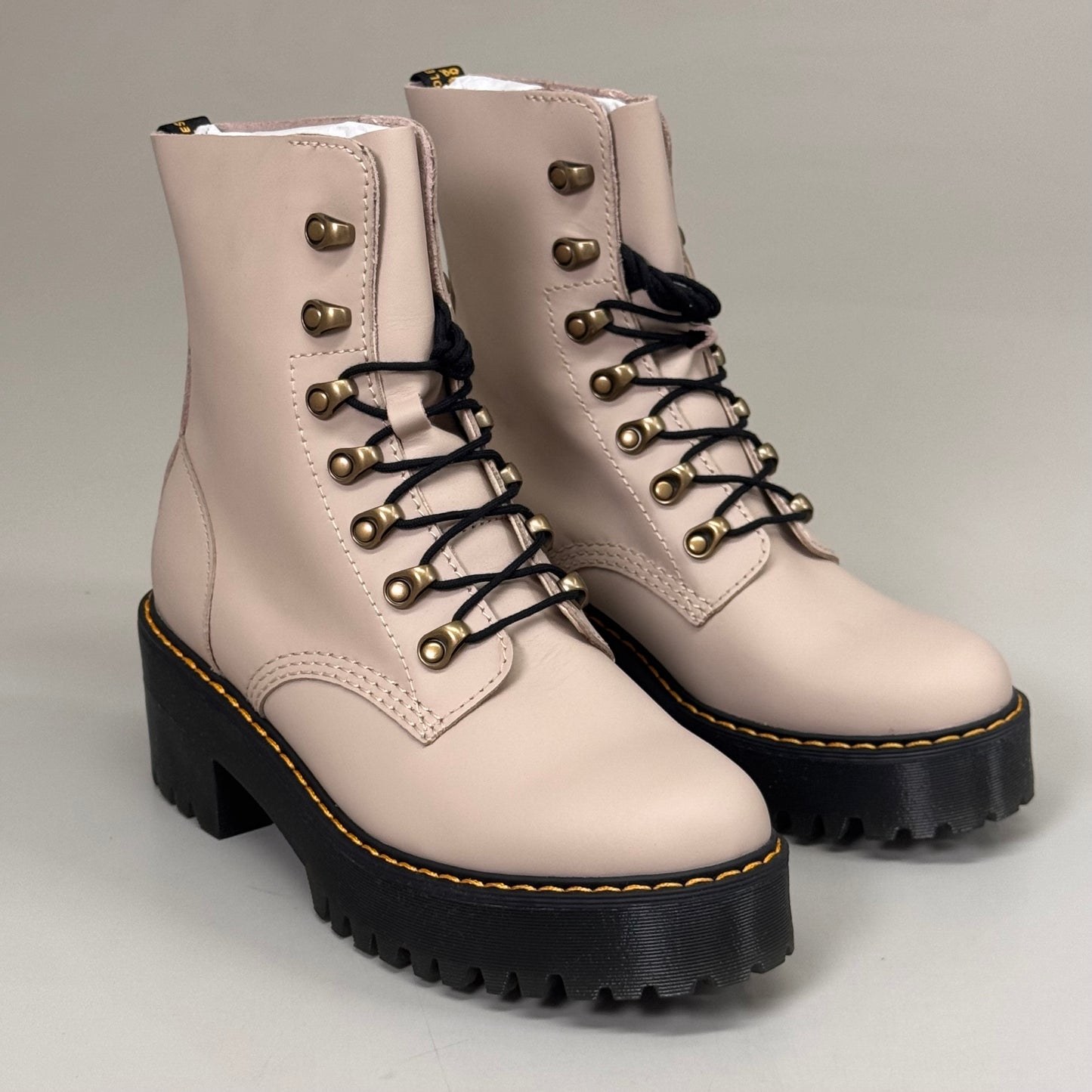 DR MARTENS Leona Sendal 8 Eye Lace Up Leather Heeled Boots W SZ 9 Vintage Taupe