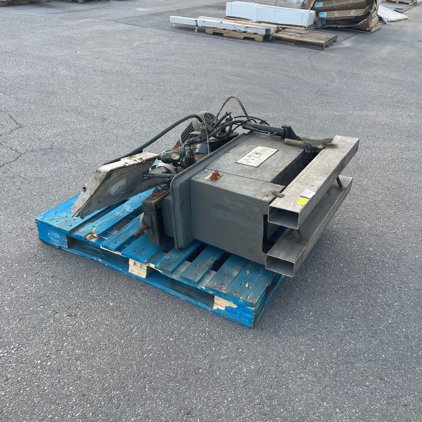 ZA@ Pallet of WILTON Horizontal Metalworking Band Saw 5634001 (AS-IS)