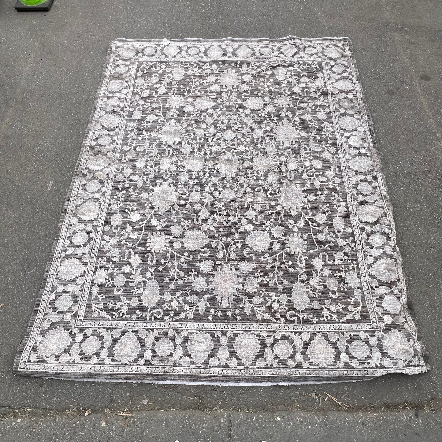 ZA@ NOURISON & HOME Dawn Area Floral Diamond Design  7'x9' Light Grey/Charcoal DAW02 CHARC (Return - Damaged/Dirty Outer Edge)