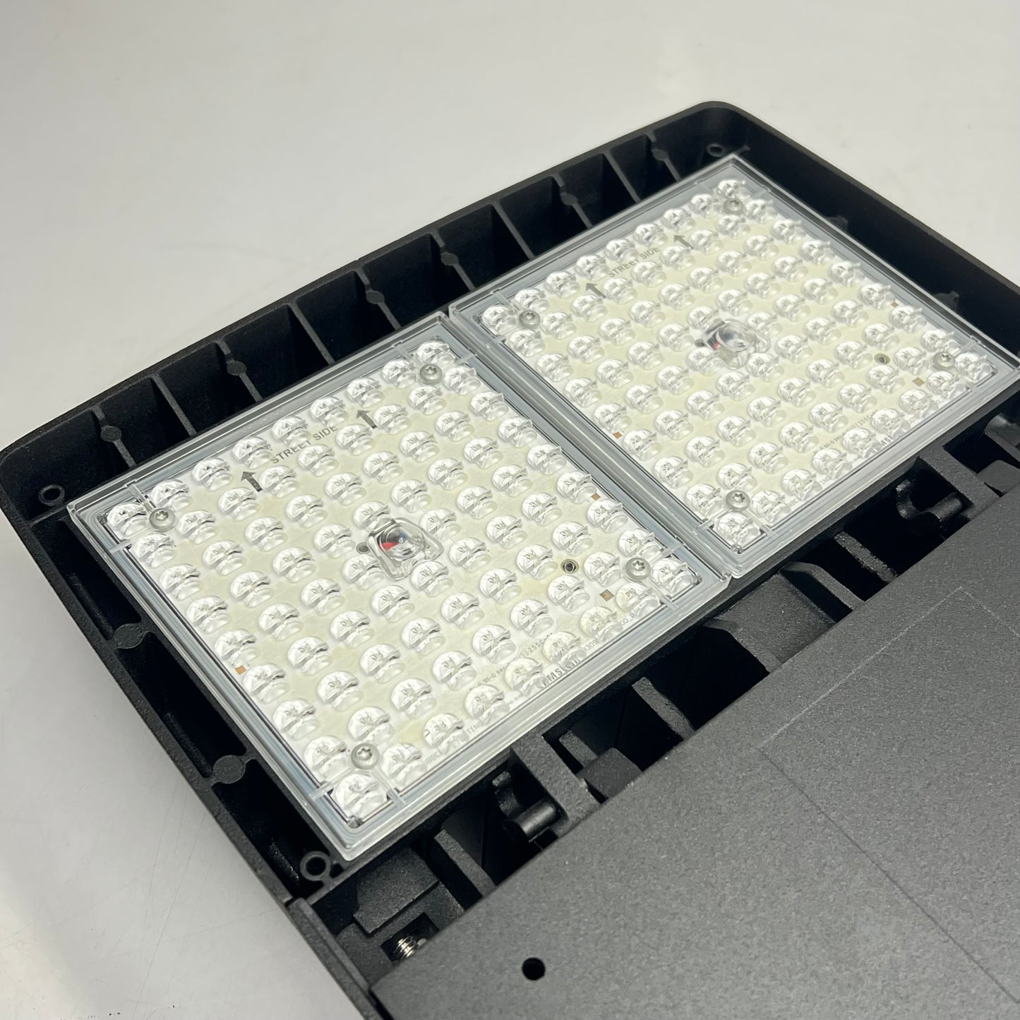 HUBBELL Area Site Luminaire 70W 120V Black  ASL1-160L-60-3K7-3-UNV-ASQ-BLT