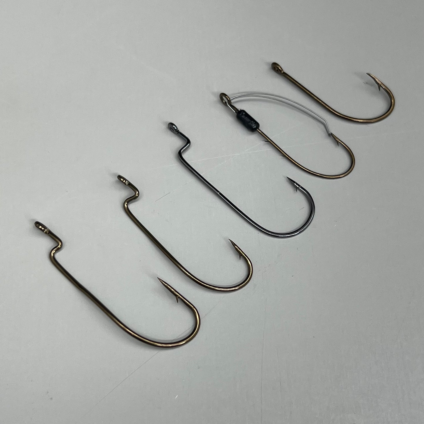 EAGLE CLAW (3 PACK) Freshwater Bass Assortment Bronze/Grey Sizes 1-3/0 67pc 618