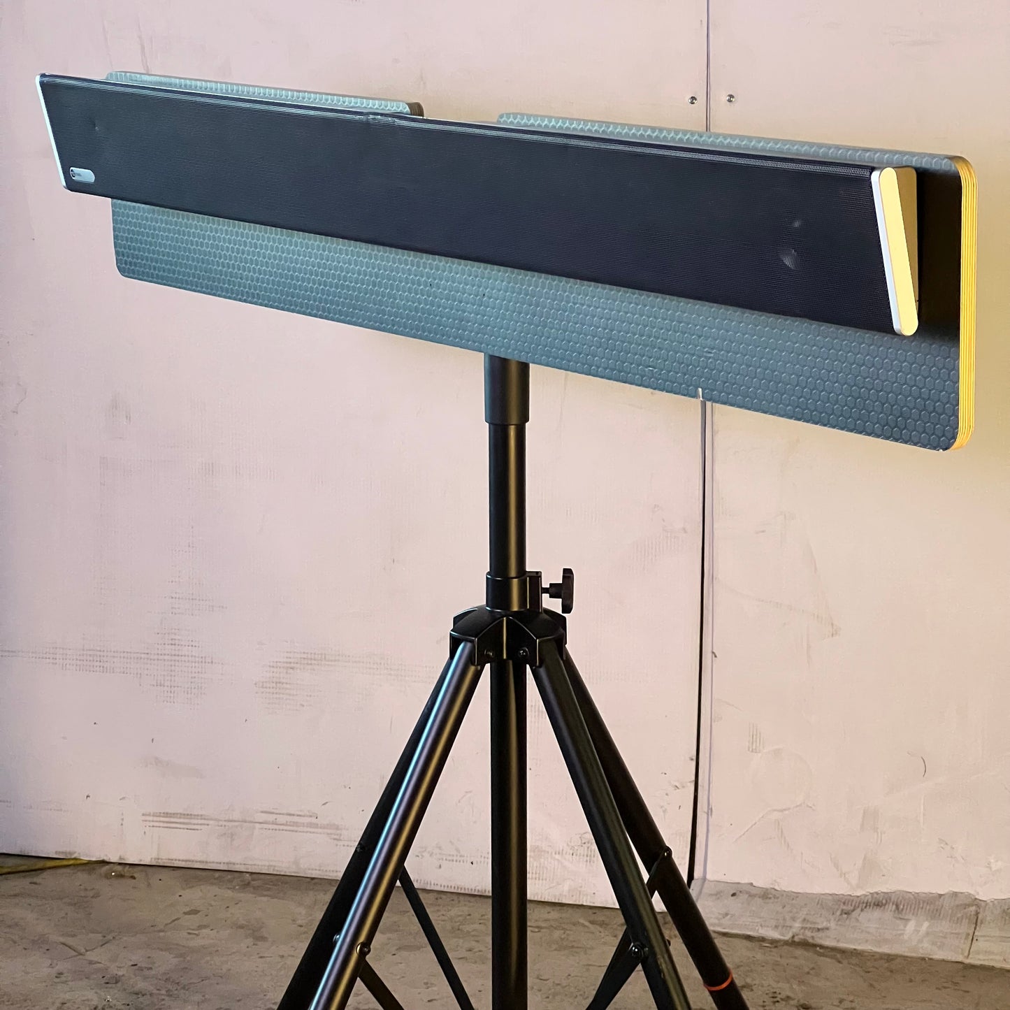 NUREVA Audio Conferencing Evaluation Kit Sz 62"L x 49"H, HDL300-B / 101856-02 (New Other, Used)