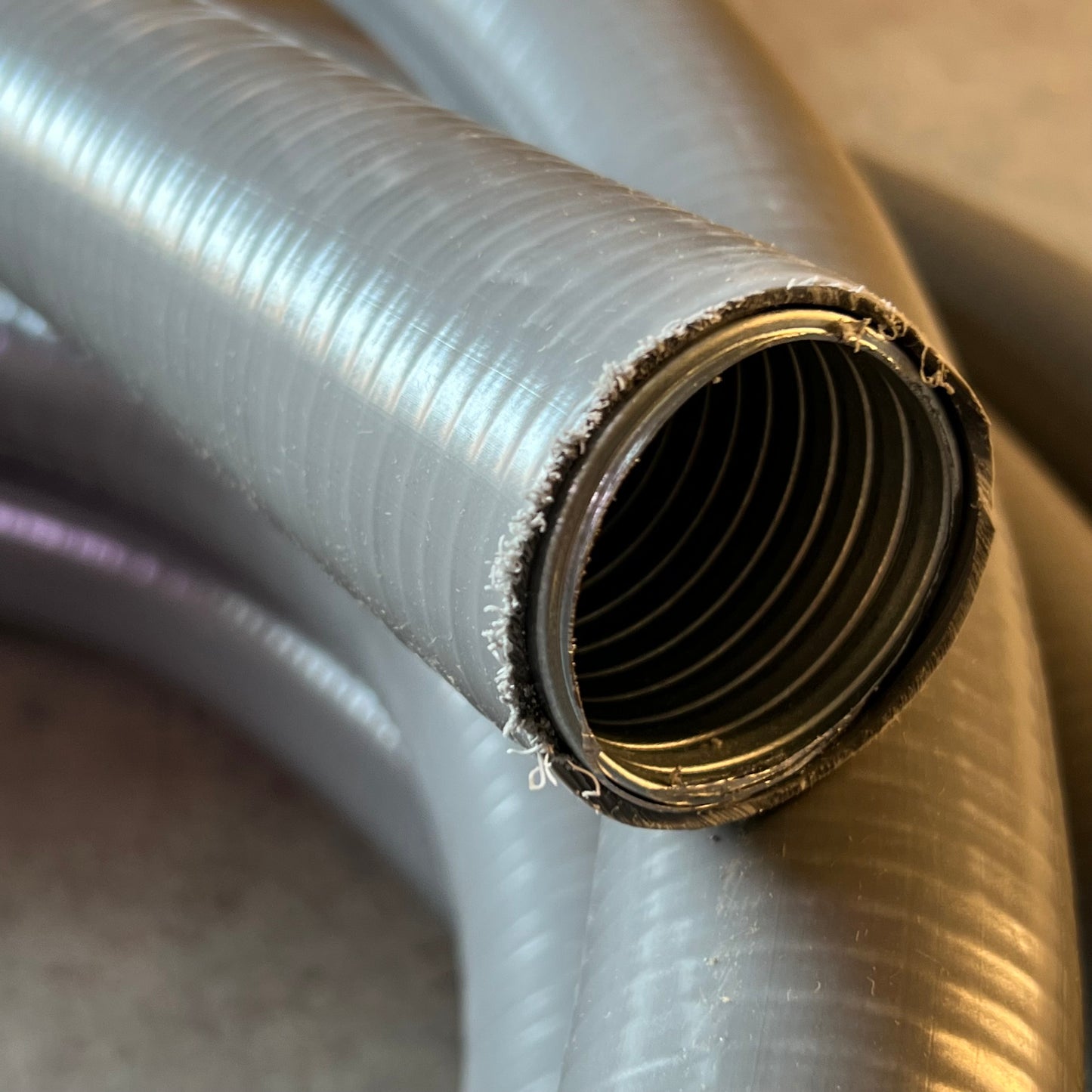 SOUTHWIRE TITAN 2 Metallic Liquidtight Flexible Conduit Sz 50ft x 1-1/2" Grey 55093205