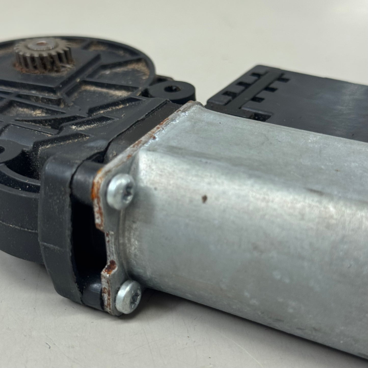 MOPAR PARTS 4th Gen Mega Cab Sunroof Motor For Ram Black 30022758B (As-is (Slightly Rusted))