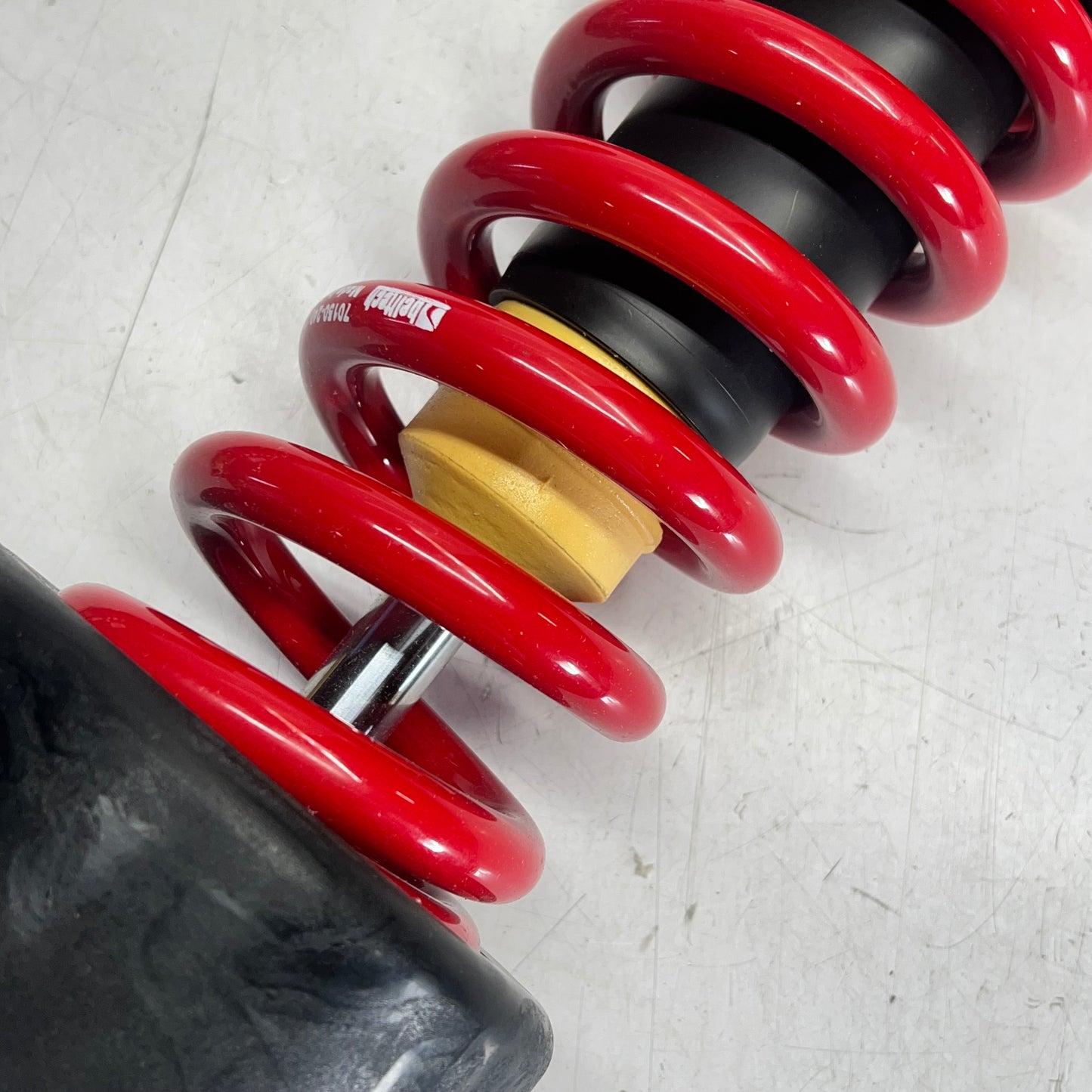 BELLTECH 2wd/4wd Adjustable 0-3" Front Crop Coilovers Red/Yellow/Black 15002