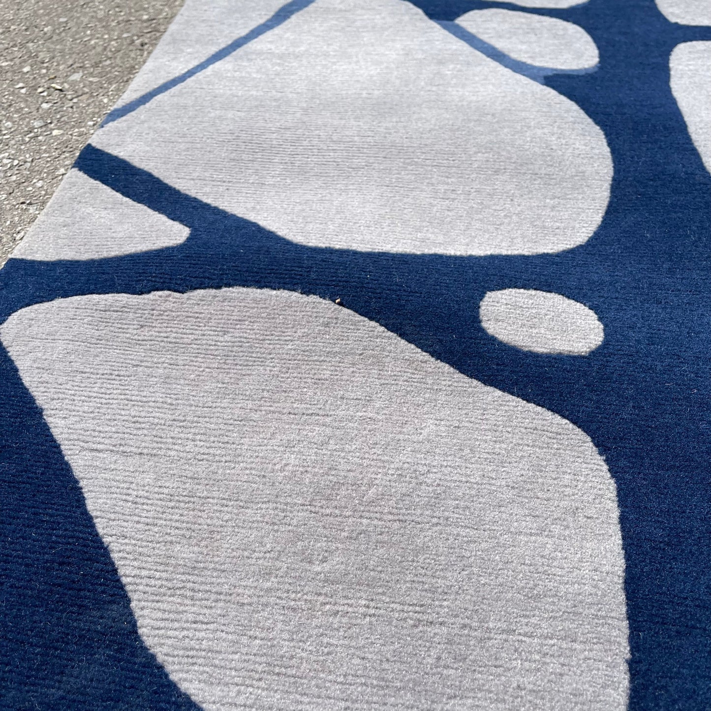 THE RUG COMPANY Bridge Modern Hand Woven Tibetan Wool Rug Roll 16’ x 12' Grey/Blue