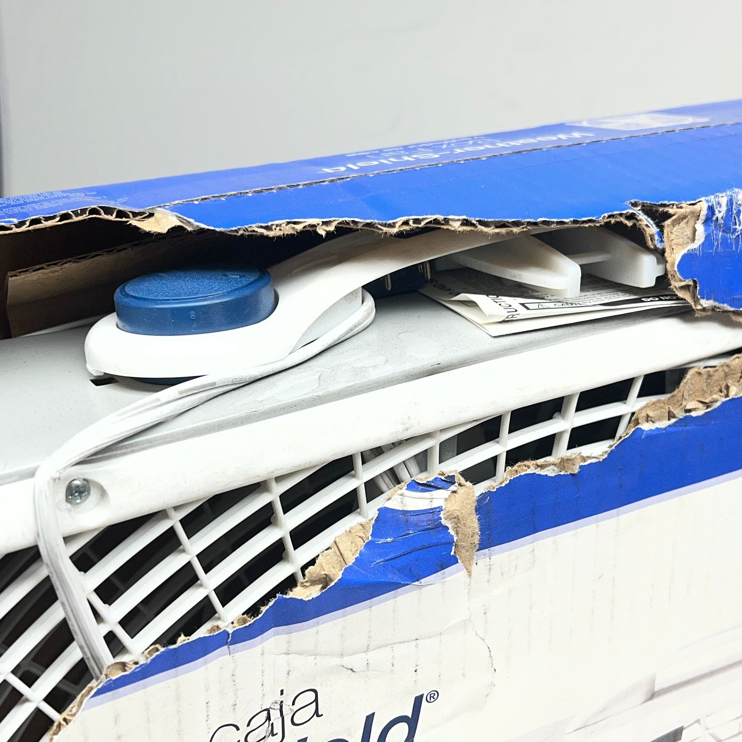 ZA@ LASKO Weather Shield Box Fan High Performance  20" Blade White (Used)