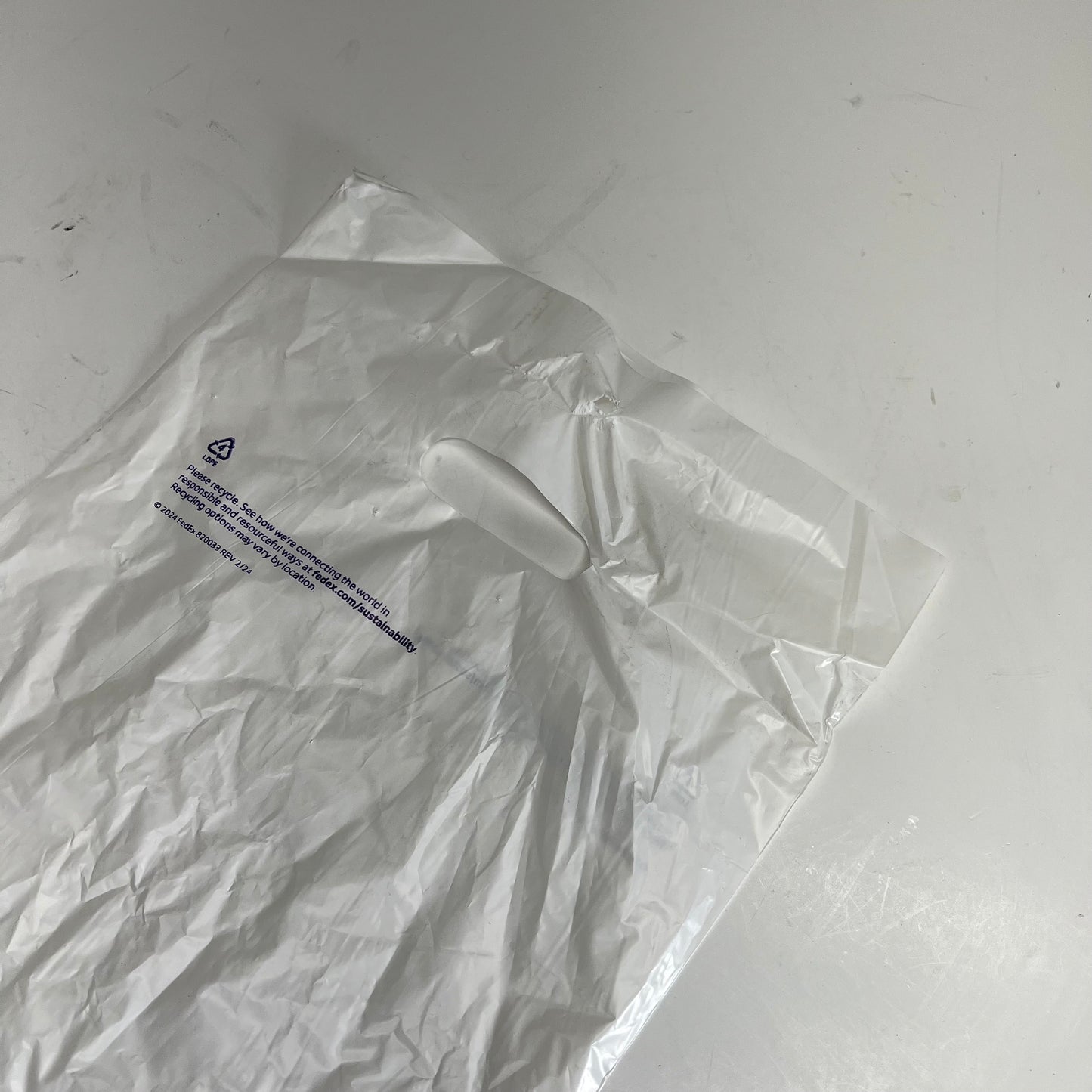 ZA@ FED EX OFFICE (250 PACK) Long Plastic Bags W/ Carry Handle 38"x12.5" White