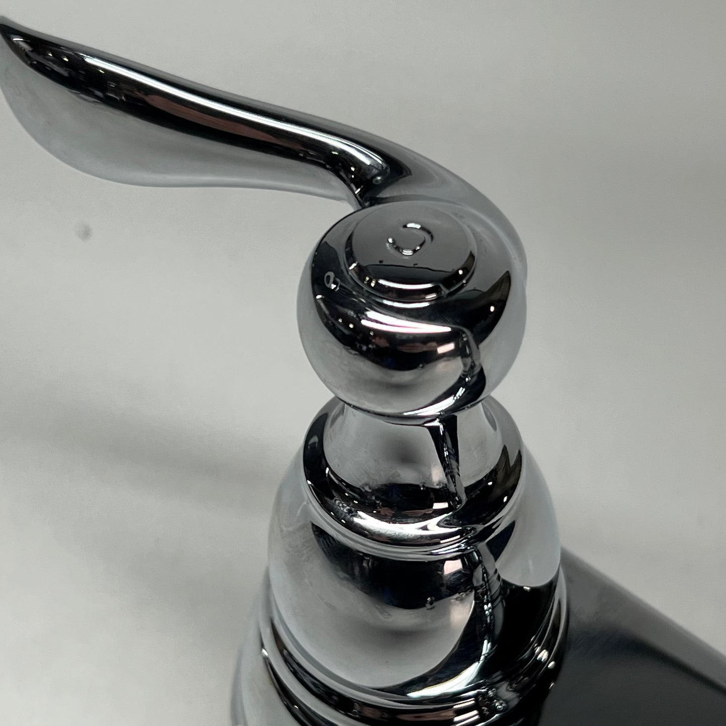 DELTA  Windemere Kitchen Faucet W/ Side Spray 1.8 (GPM) Chrome 21996LF