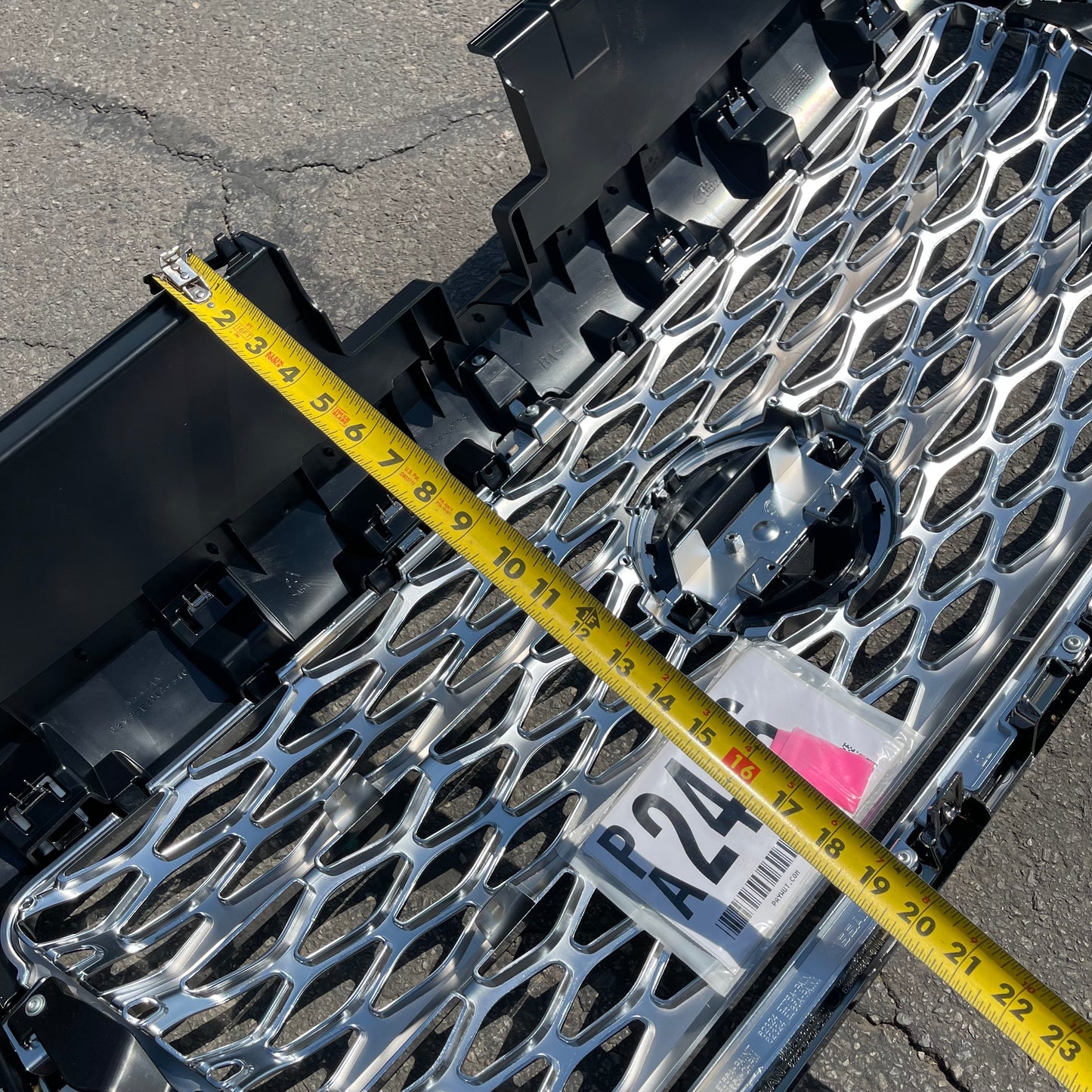 ZA@ NISSAN 2017-2019 Titan Grille Assembly OEM Front Chrome Grill 62310-EZ90B (AS-IS)