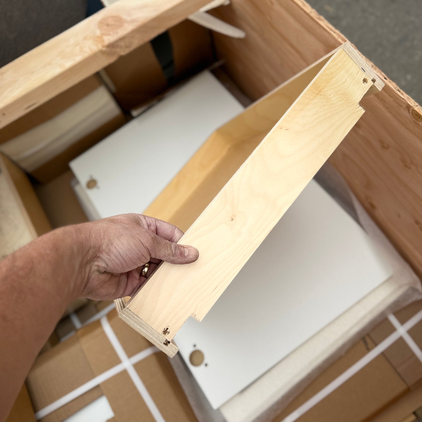 ZA@ Pallet of REBORN CABINETS Pressed Wood Cabinetry Parts Black, White (AS-IS)
