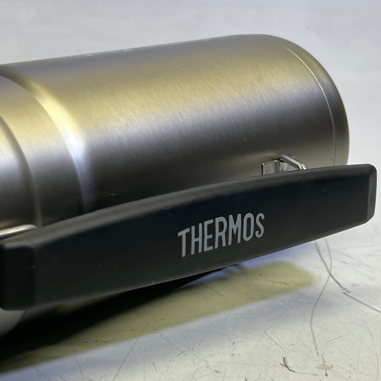 THERMOS Stainless Steel Vacuum Insulated Beverage Bottle 40 oz. SK2010MSTRI4