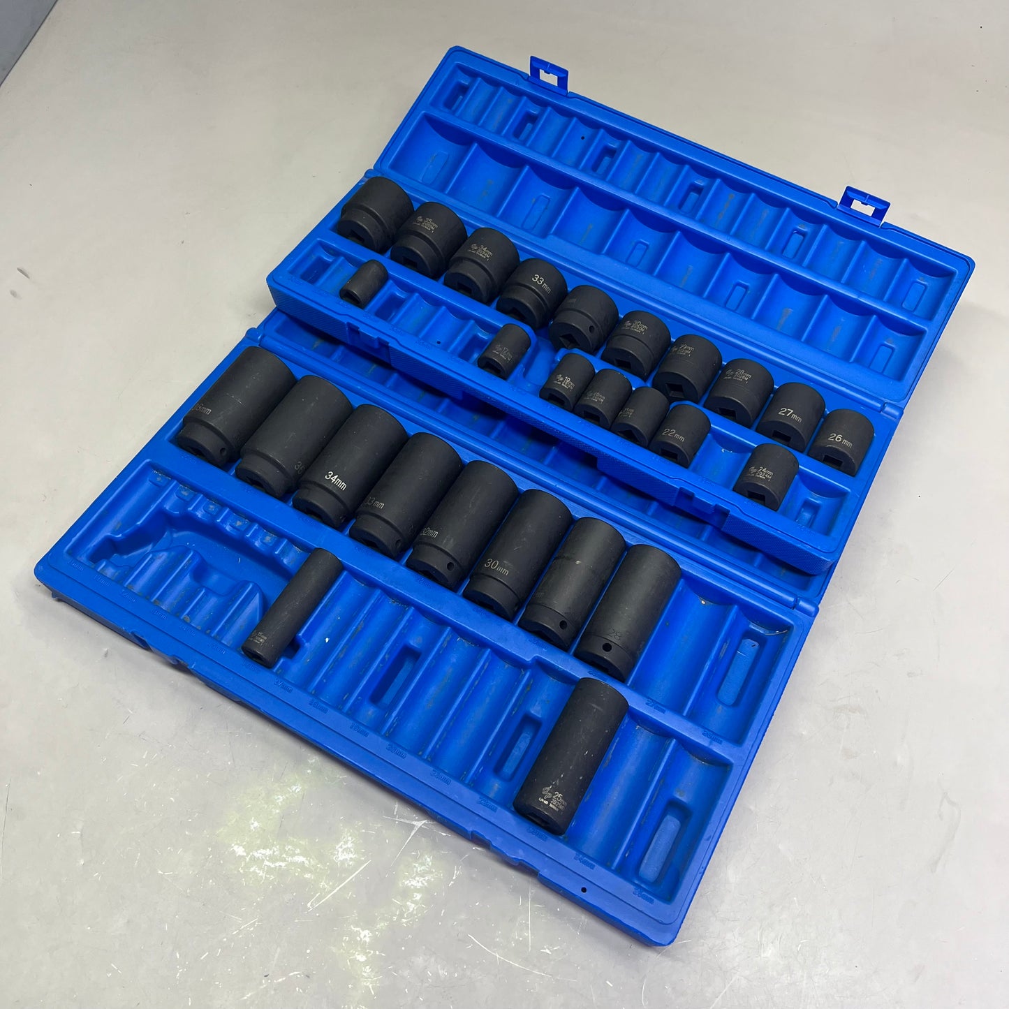 GREY PNEUMATIC CORP Metric Master Sets Alloy Steel Painted 1326MD 1326M (Used)