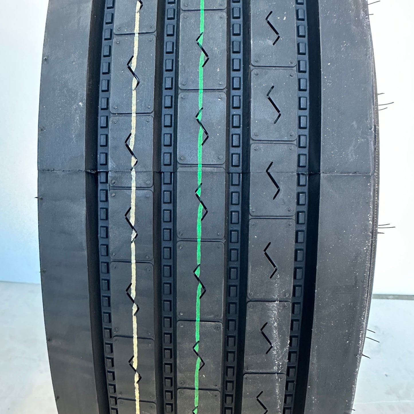 CARLSTAR Trailer Tire CSL16 ST225/75R15 Black