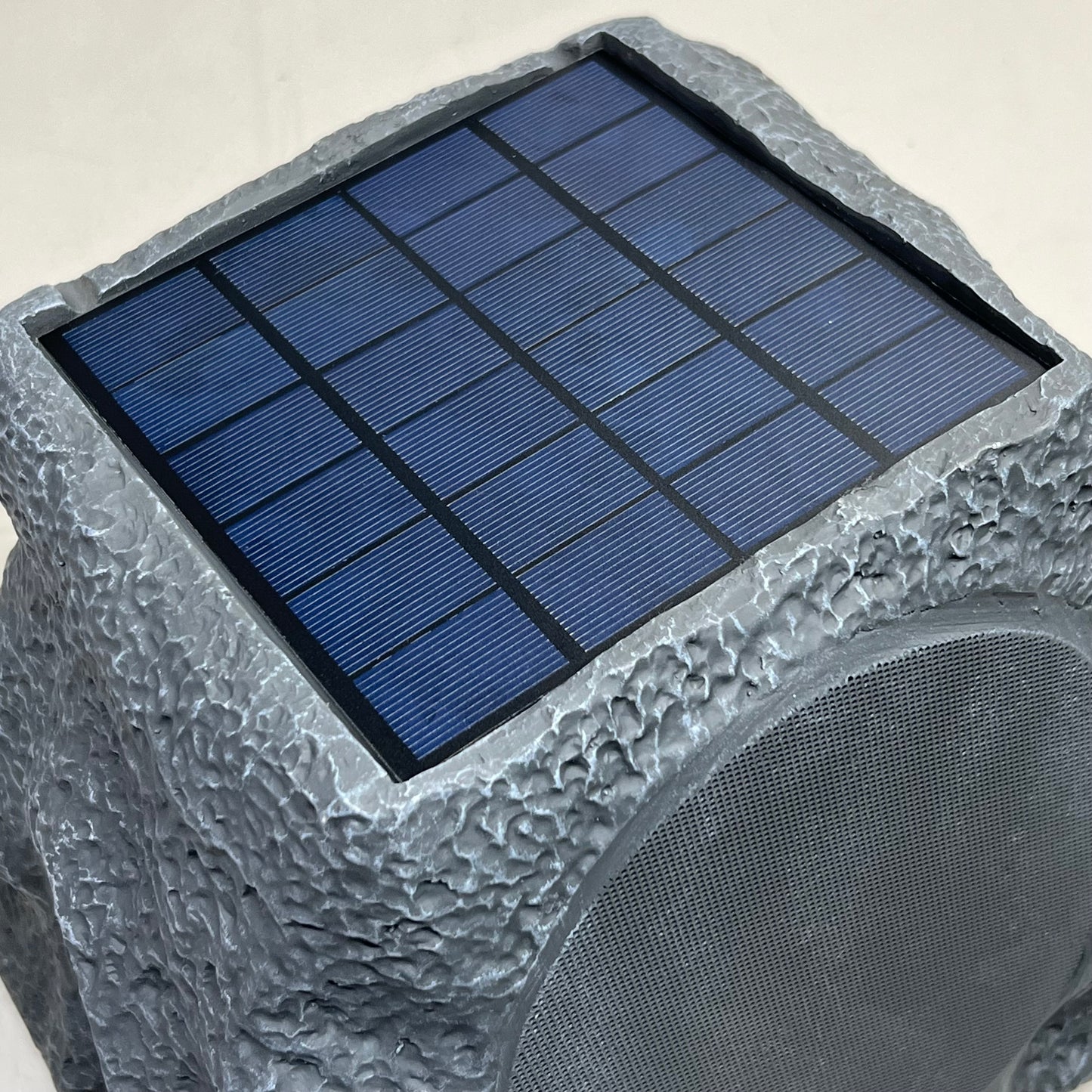 ZA@ VICTROLA Rock Speaker Connect VOS-600-GNT Sz 10”H x 9.5”W (New Other, Distressed Box)