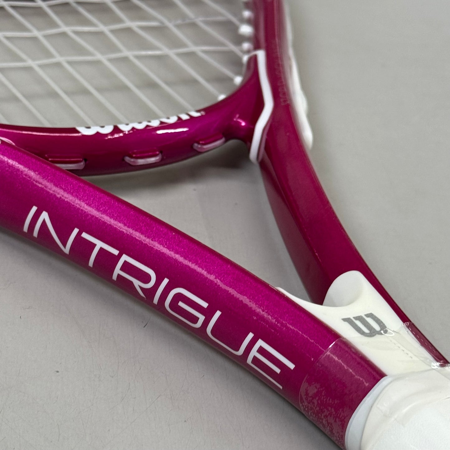 WILSON Intrigue Adult Tennis Racquet Grip 4 1/4" 113 Sq In 8.9 Oz Pink/White WR083520U2