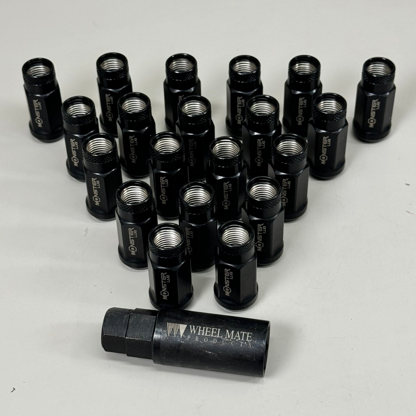 MONSTER LUG Kit Open Ended Top Black Finish 20 Pieces 1 Key M14xP1.5 33006B