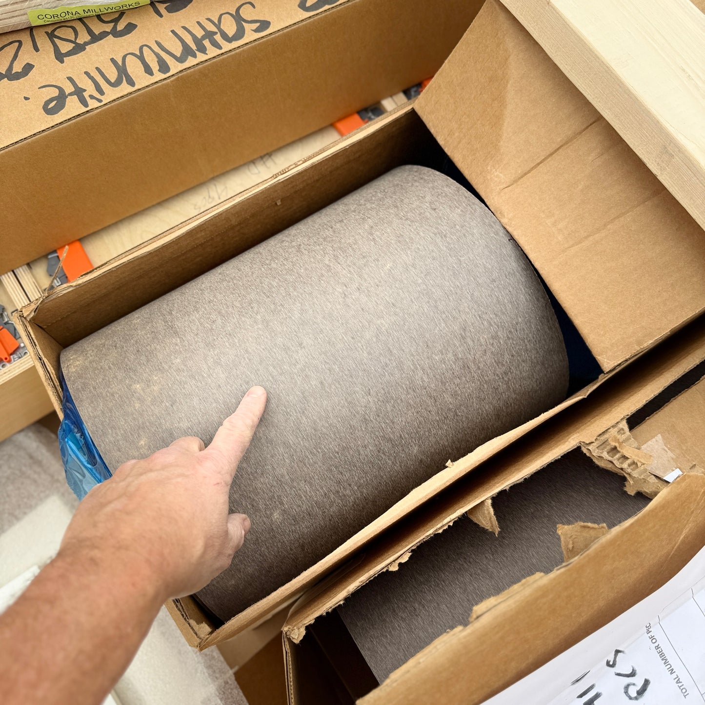 ZA@ Pallet of REBORN CABINETS Pressed Wood Cabinetry Parts Black, White (AS-IS)