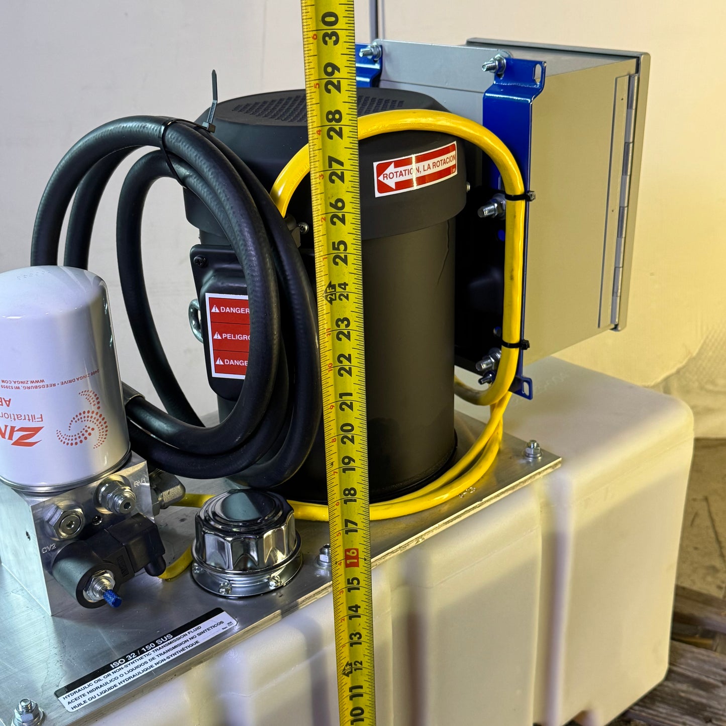 VESTIL Three Phase Asynchronous Motor For Loading Docks 6.5HP Capacity 6000 Lbs 208/230V 32"L x 13"W x 28"H Black & White N184T-4A