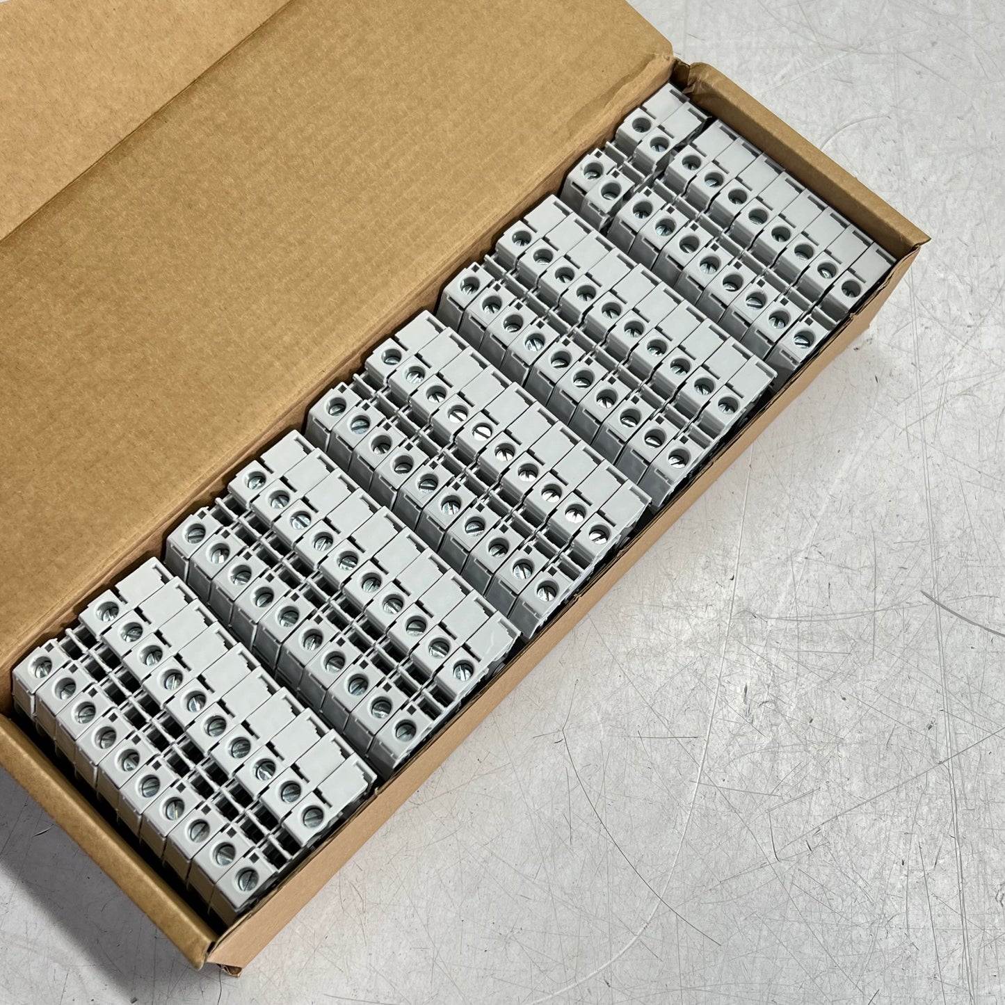TE CONECTIVITY Din Rail Mount Terminal Block 6 AWG 57 A Grey 1SNK508010R0000