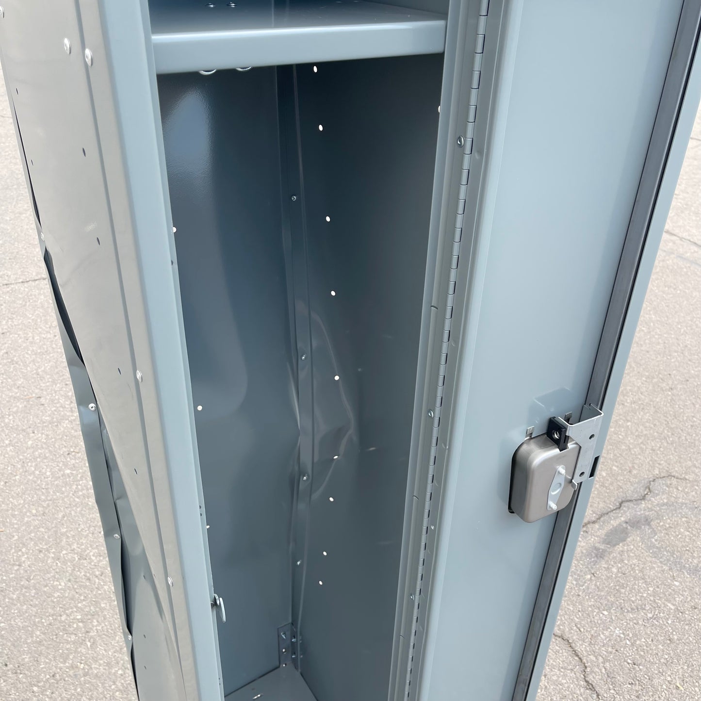 ZA@ HALLOWELL One Wide, Single Tier Locker Grey (AS-IS)(D)
